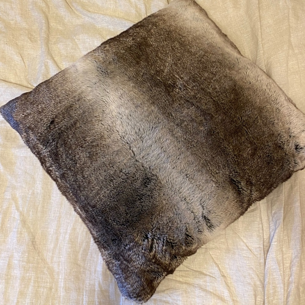 Neutral Faux fur throw pillow !